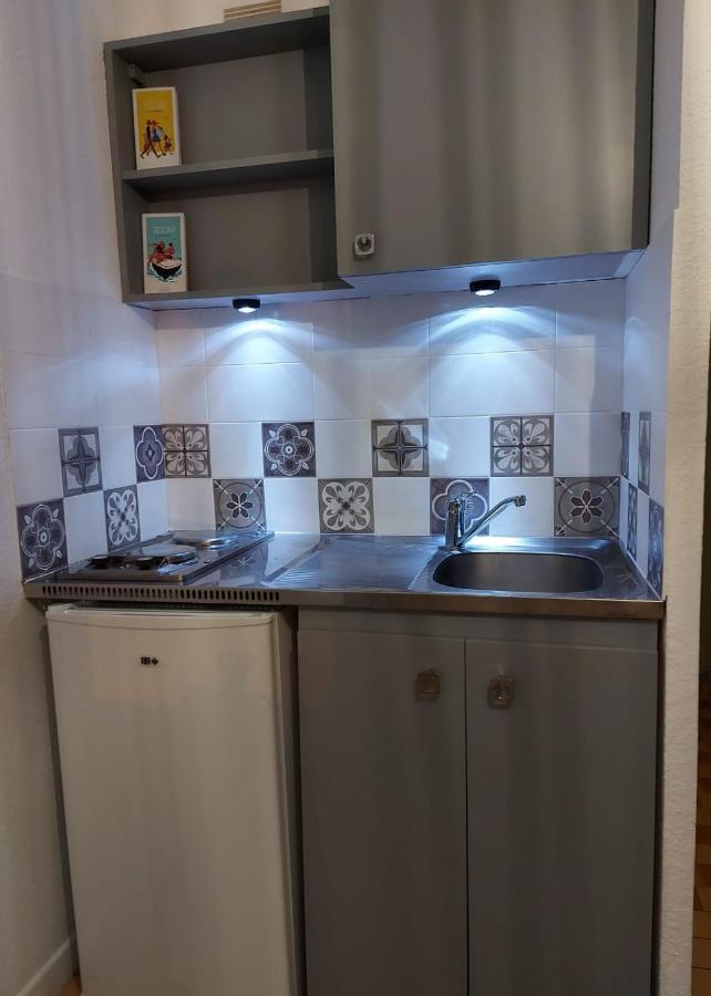 Coquet Studio Avec Belle Terrasse Apartment La Londe-les-Maures Ngoại thất bức ảnh